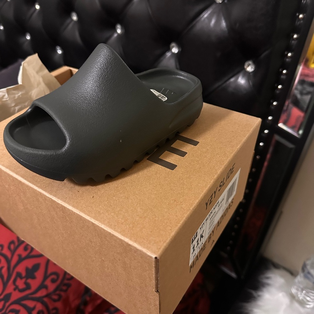 Adidas Yeezy Slides Toddler 11k black